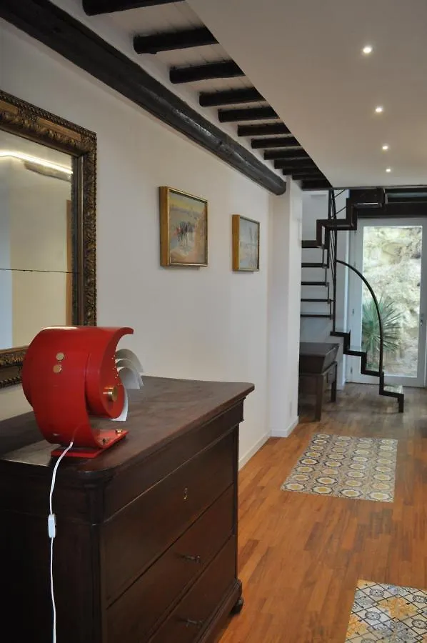 アパート Casa Di Mario Appartamento In Centro Storico Con Due Camere Da Letto E Terrazze カリアリ