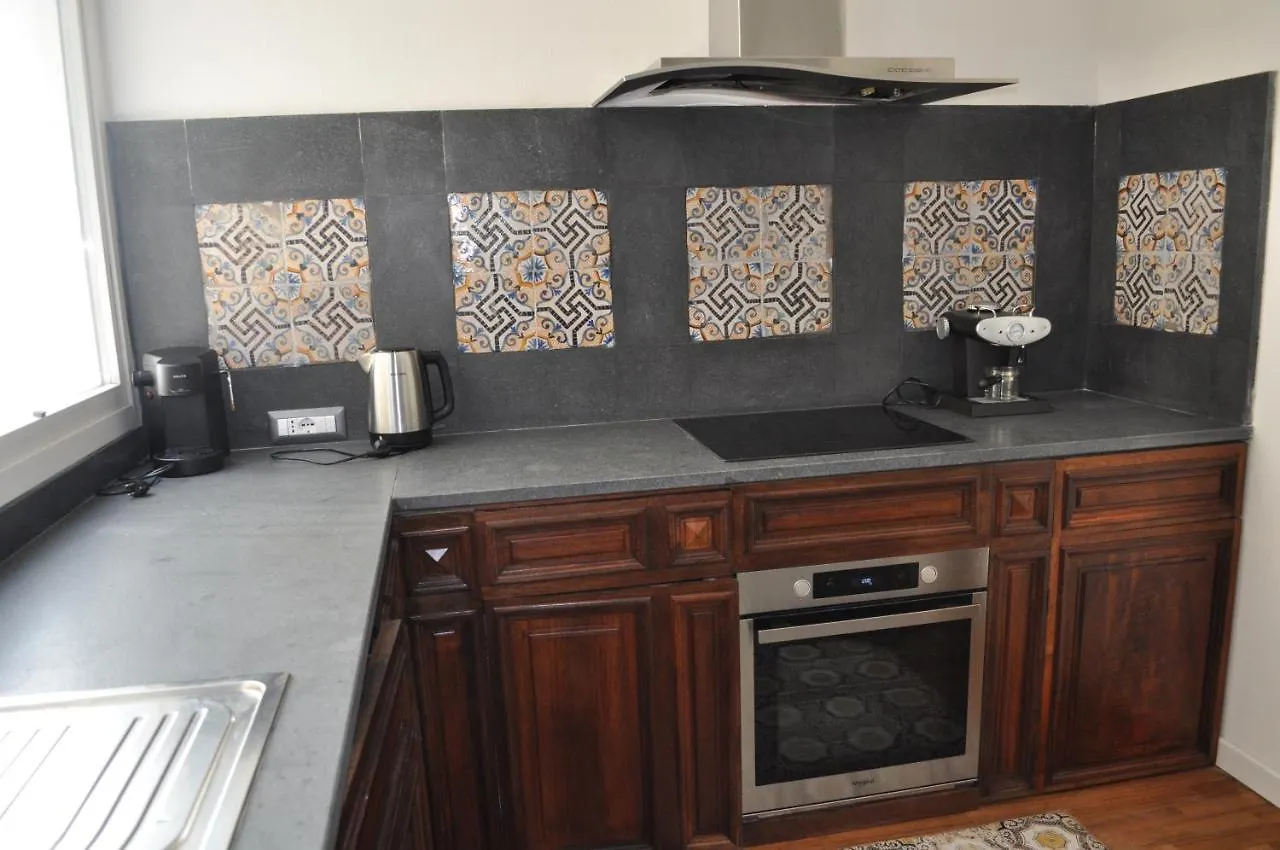 Apartment Casa Di Mario Appartamento In Centro Storico Con Due Camere Da Letto E Terrazze Cagliari